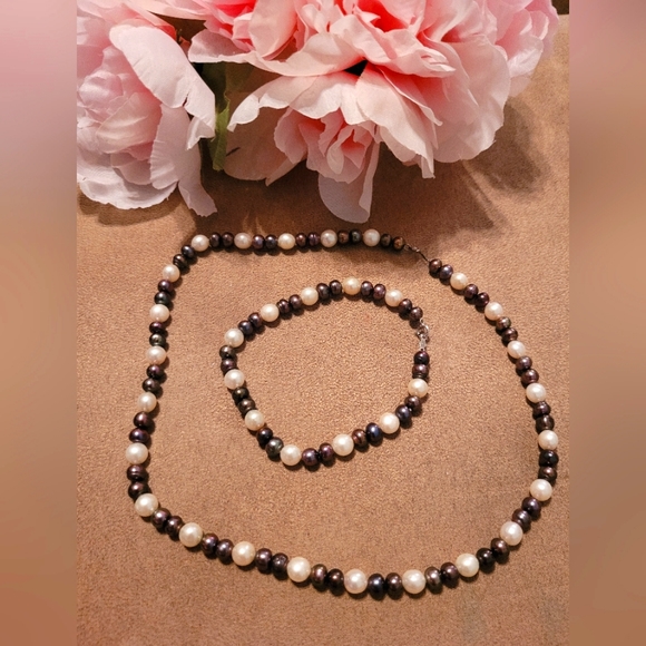 Black & White Fresh Water Pearl Necklace - Picture 1 of 1
